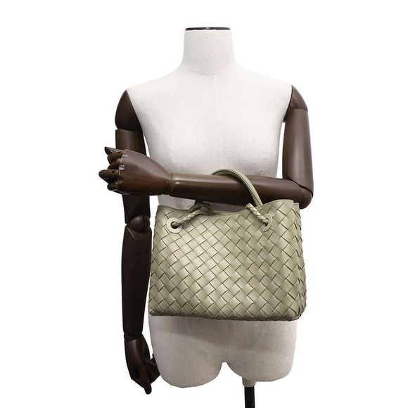 Bottega Veneta Handbag Andiamo Lambskin Bag - Picture 4 of 15